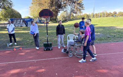 Wir beim Spendenlauf der SportOberschule mit Rollstuhl-Basketball